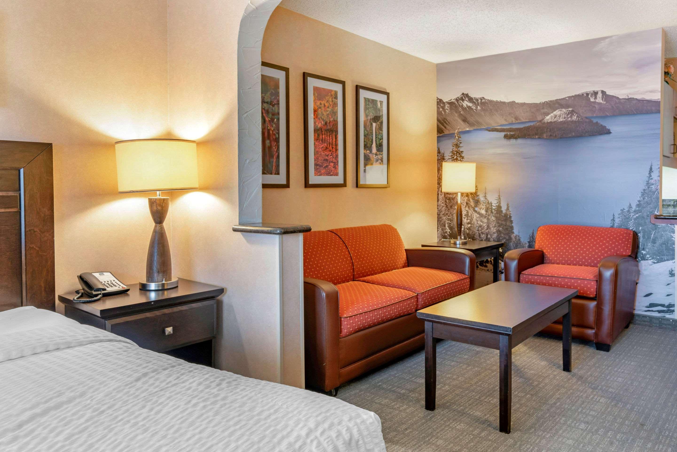 Clarion Pointe Medford Otel Dış mekan fotoğraf