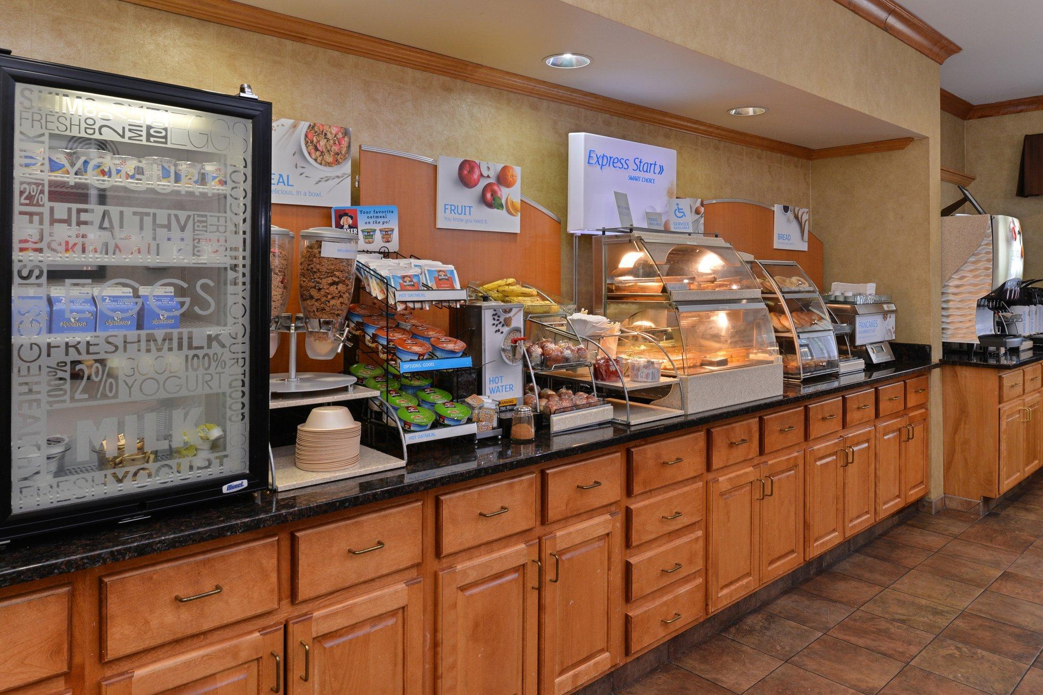 Clarion Pointe Medford Otel Dış mekan fotoğraf