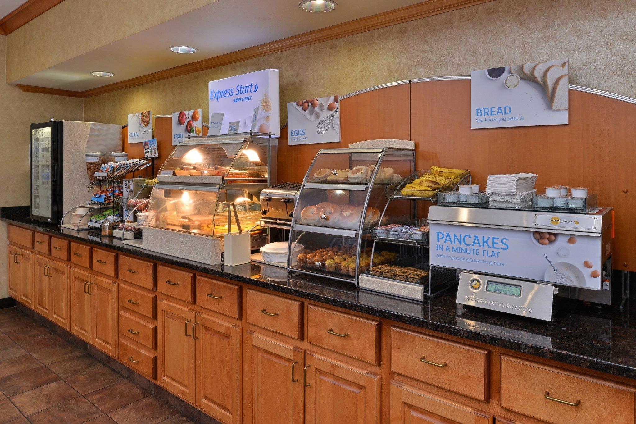 Clarion Pointe Medford Otel Dış mekan fotoğraf