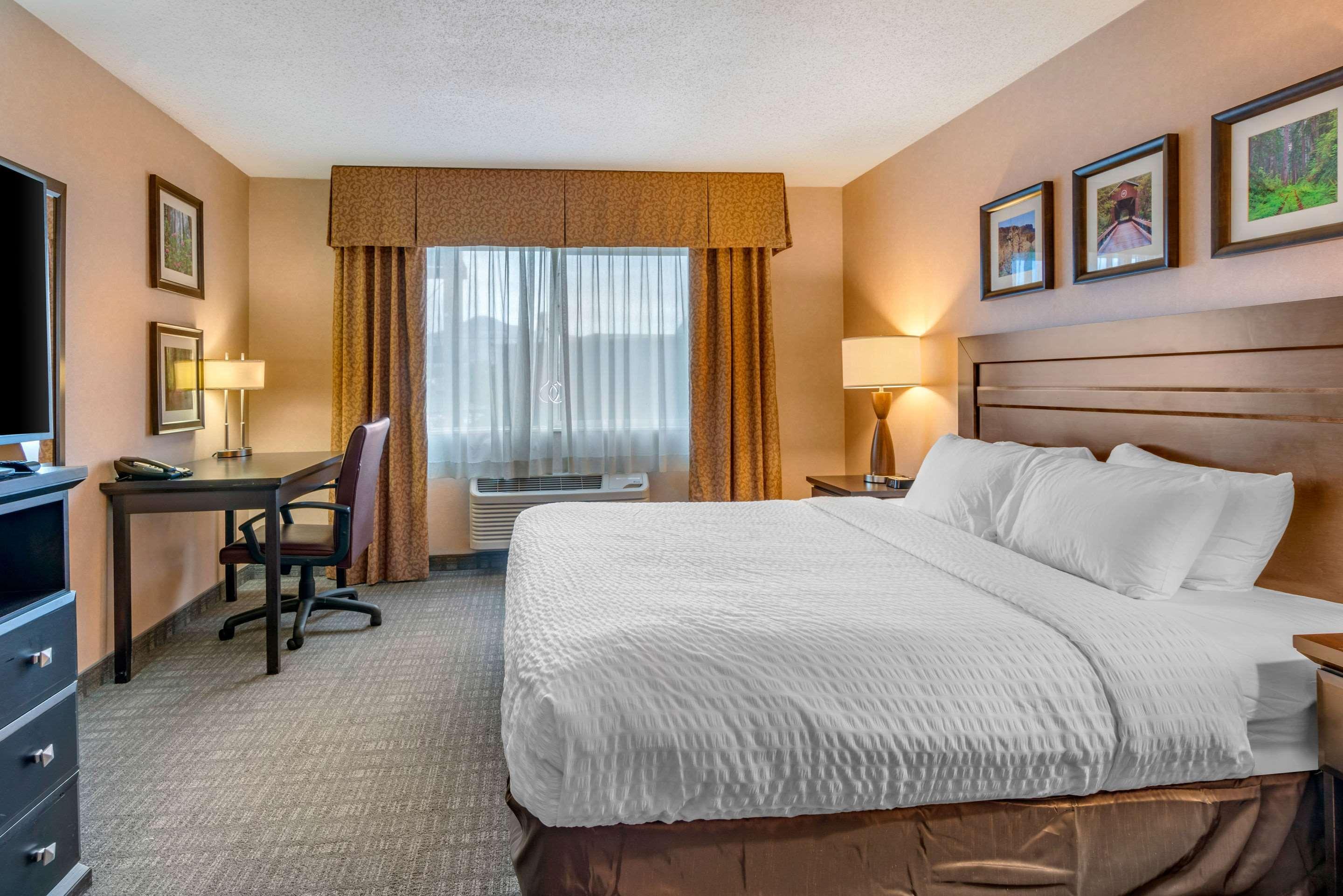 Clarion Pointe Medford Otel Dış mekan fotoğraf