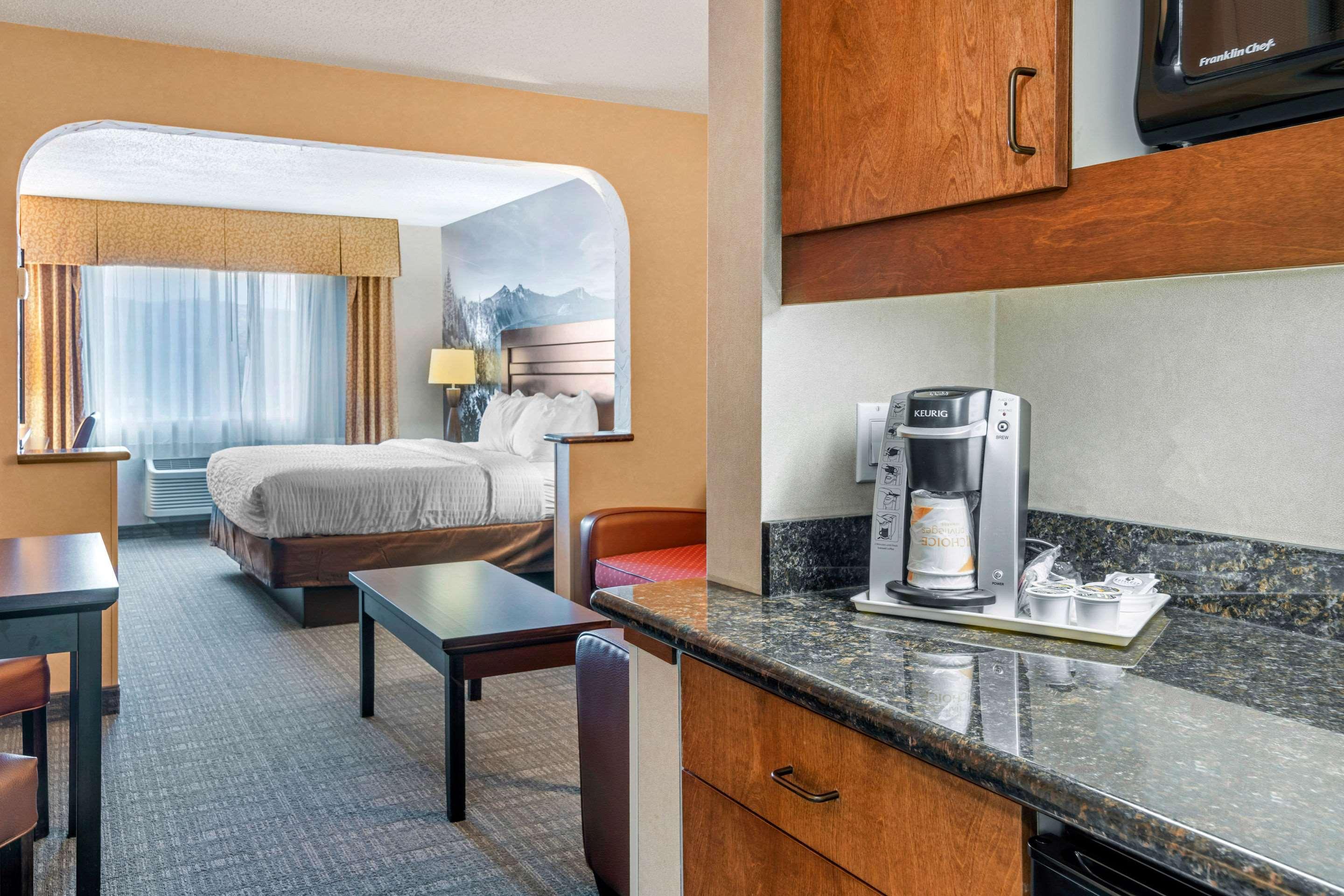 Clarion Pointe Medford Otel Dış mekan fotoğraf