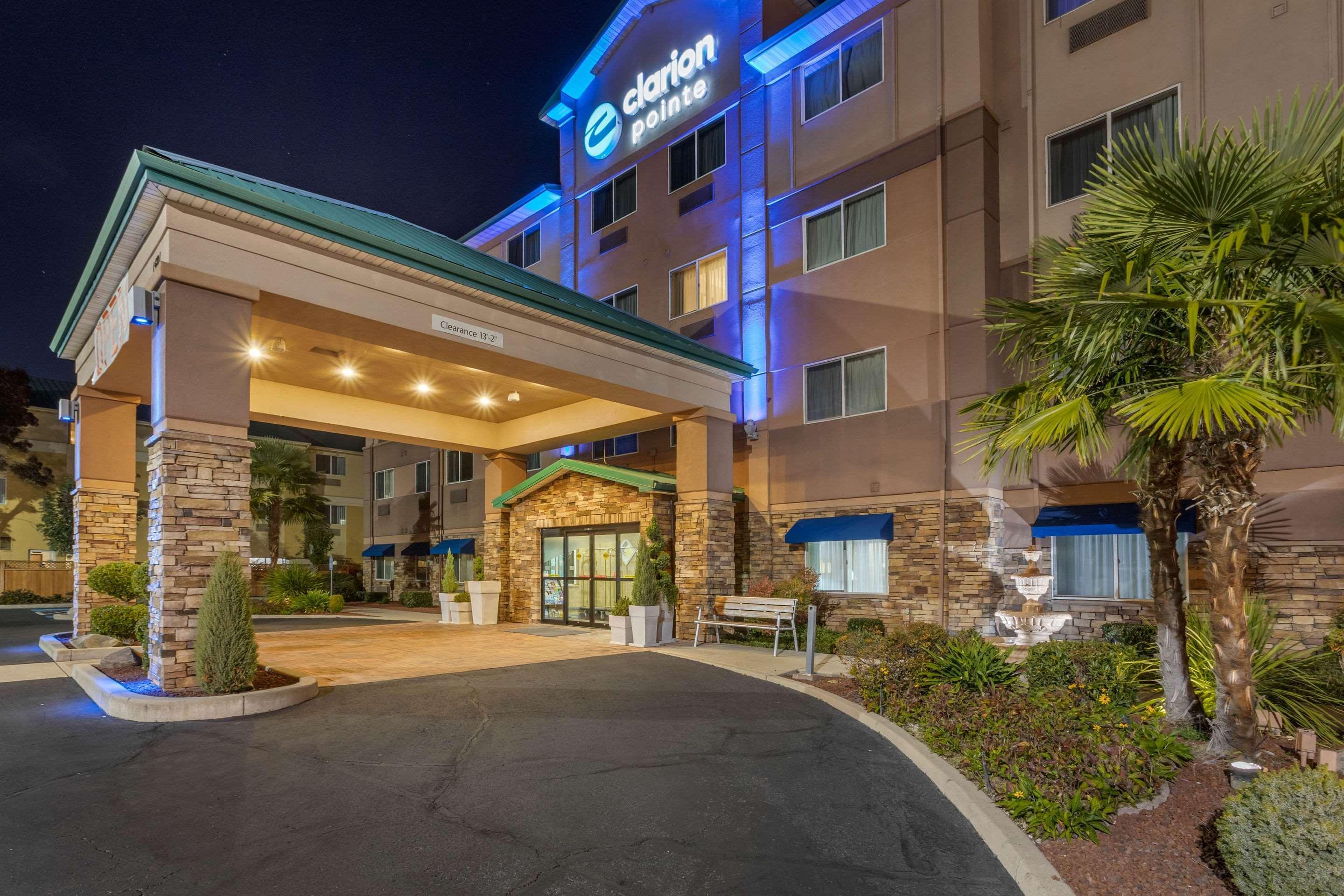 Clarion Pointe Medford Otel Dış mekan fotoğraf