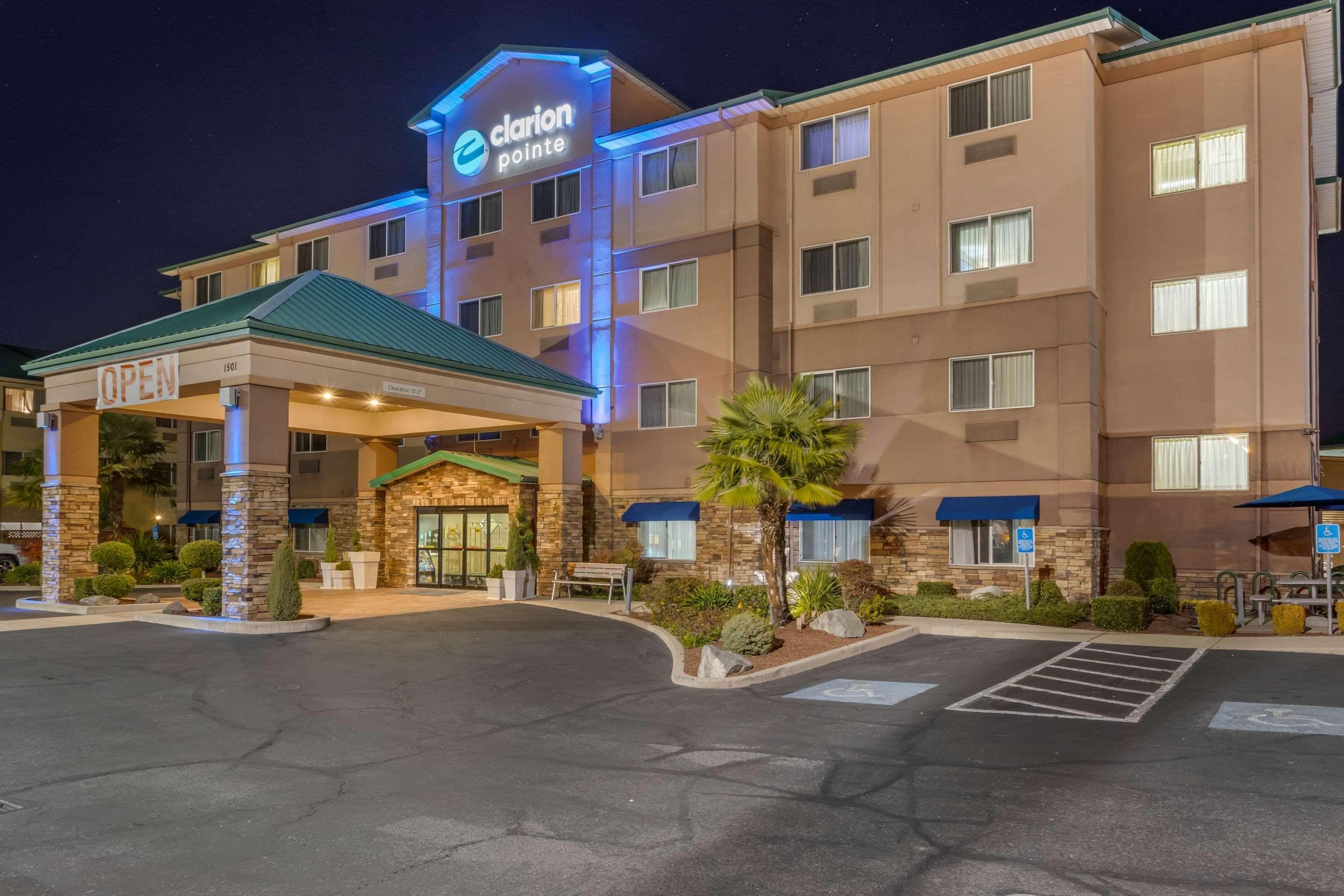 Clarion Pointe Medford Otel Dış mekan fotoğraf